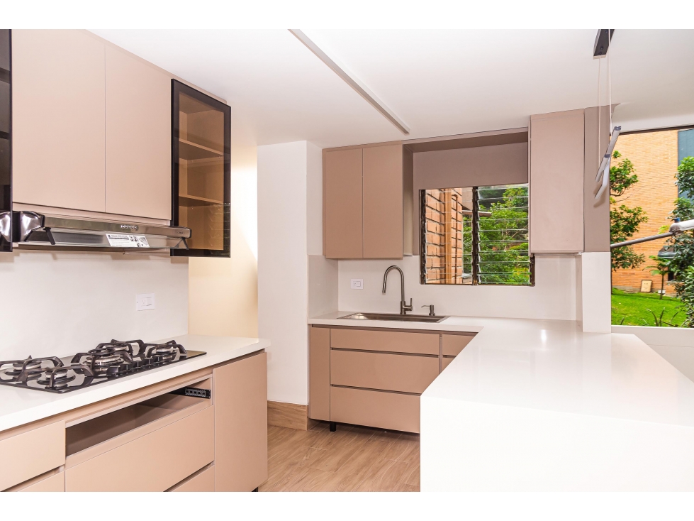 Venta o Arriendo Apartamento en El Poblado sector Los Balsos — foto 5
