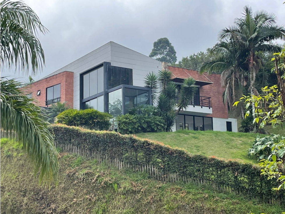 ESPECTACULAR CASA EN LOS ALAMOS