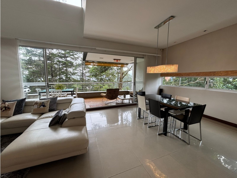 Apartamento duplex con vista verde, sector Tesoro - Poblado — foto 2