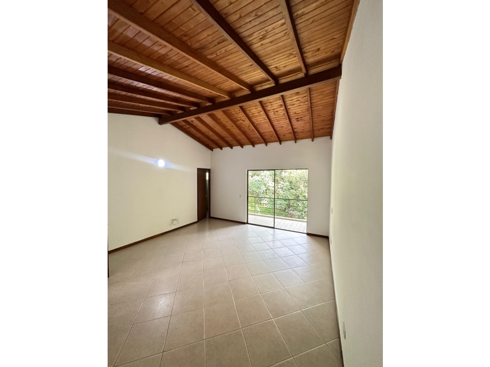 Vendo casa de lujo, con zona verde en el Esmeraldal — foto 5