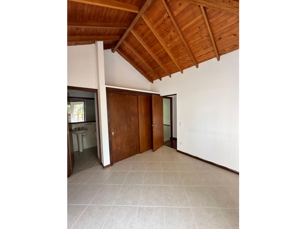 Vendo casa de lujo, con zona verde en el Esmeraldal — foto 6