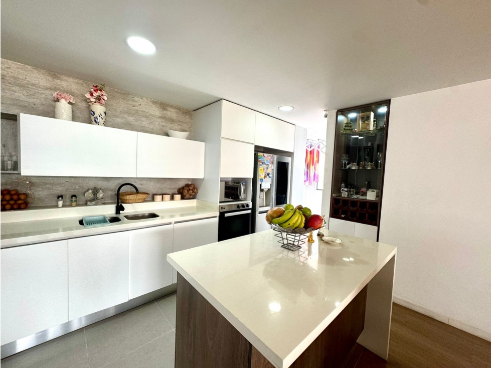 Hermoso Apartamento en Venta en Envigado con vista a la Ciudad — foto 2