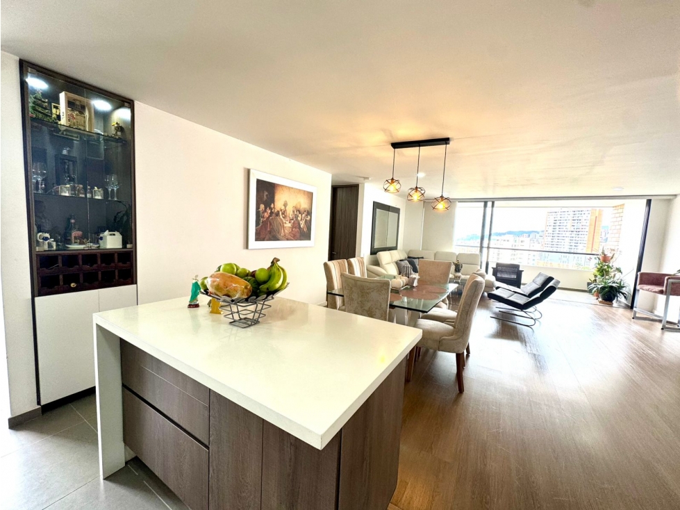 Hermoso Apartamento en Venta en Envigado con vista a la Ciudad