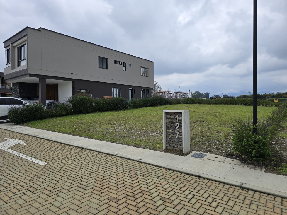 Vendo exclusivo Lote en parcelación Sereno - Llano Grande — foto 2