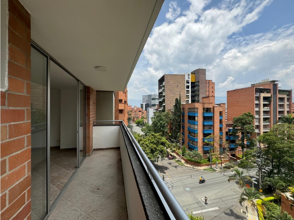 Amplio apartamento en el mejor sector de Laureles