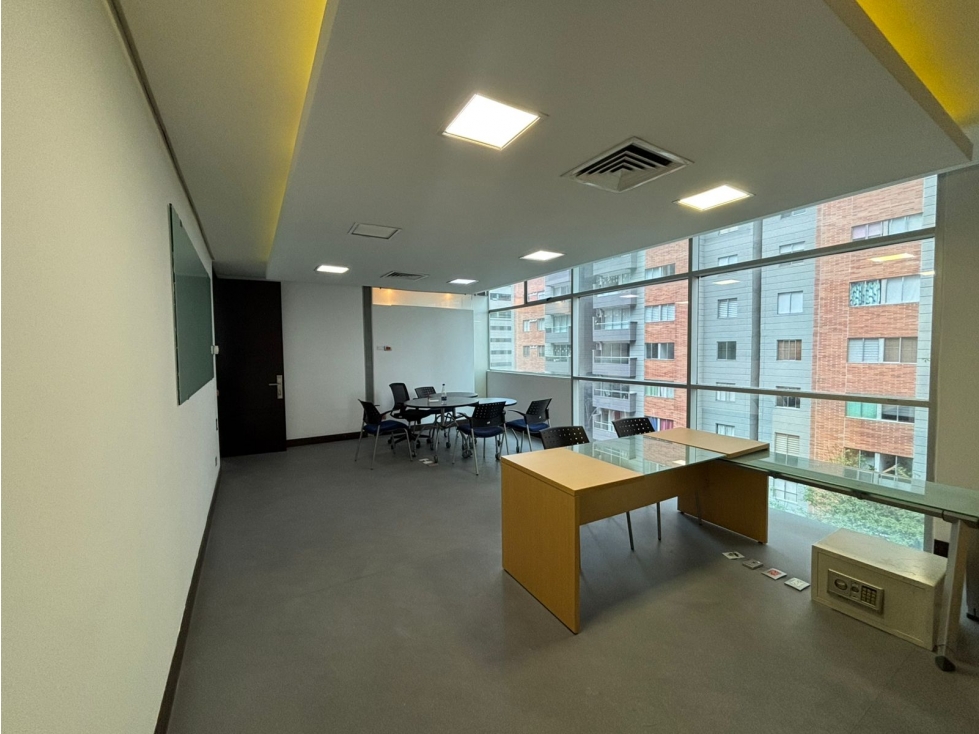 Oficina con amplios espacios en sector Ciudad del rio - Poblado — foto 3