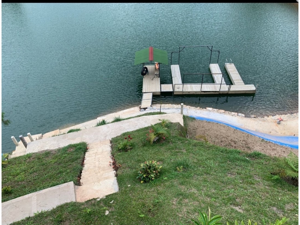VENTA HOTEL TIPO APARTA-LOFST, FRENTE AL EMBALSE DE GUATAPÉ — foto 2