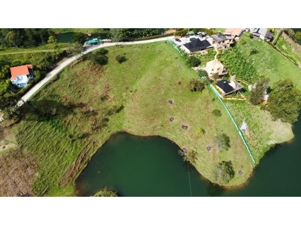 VENTA LOTE CON VISTA AL EMBALSE GUATAPÉ EL PEÑOL — foto 2