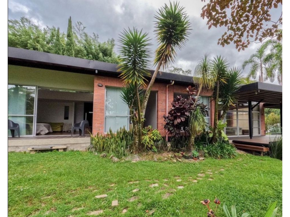 VENTA CASA CAMPESTRE - ENVIGADO SECTOR LOMA DEL ESCOBERO