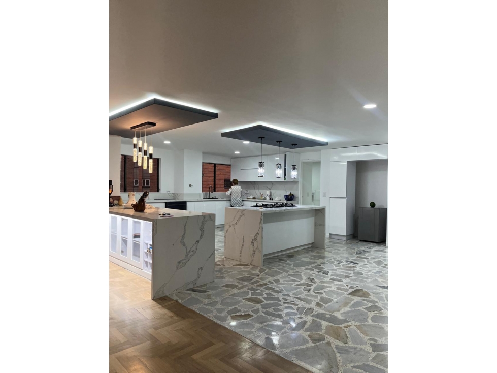 Apartamento remodelado frente a la Catedral de Medellín — foto 3