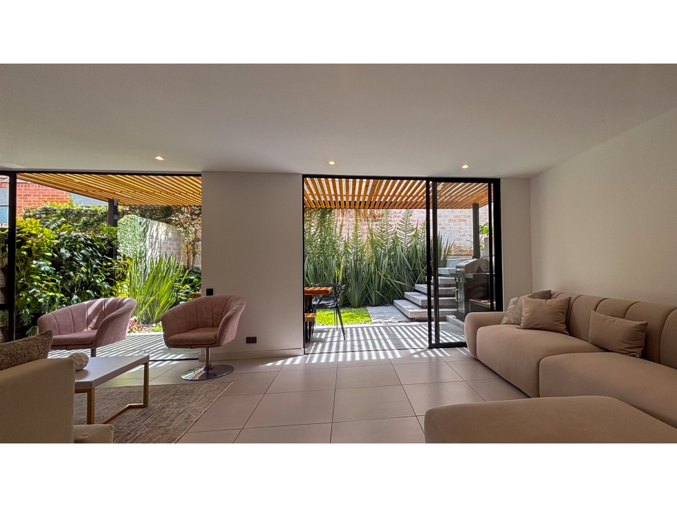 Moderna casa en sector exclusivo y tranquilo de San Lucas poblado