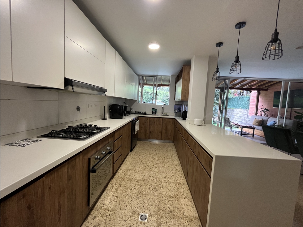 Casa remodelada con hermosa zona verde en la Transversal Superior — foto 4