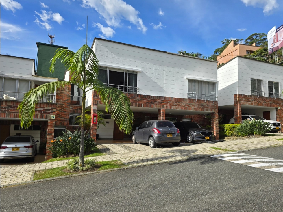 VENTA ESPECTACULAR CASA EN UNDIDAD CERRADA,SECTOR SAN LUCAS ENVIGADO