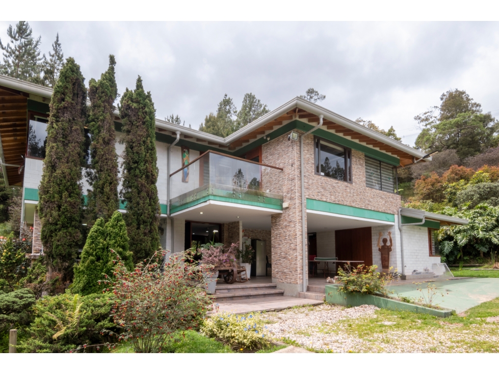 Casa en venta en sector de Altos del Escobero - Envigado