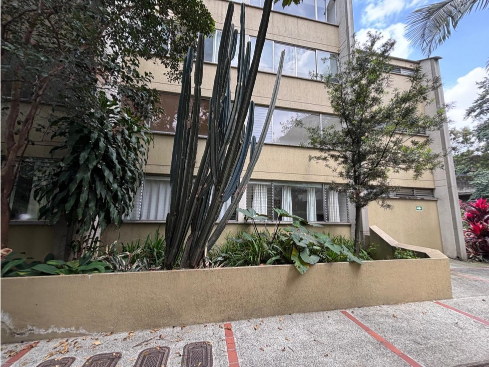 Apartamento en venta para remodelar, Aguacatala, Poblado. — foto 2