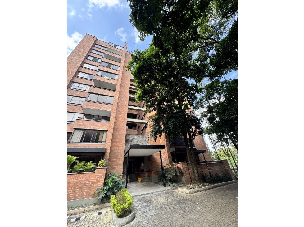 Apartamento con enorme potencial en el corazón de El Poblado