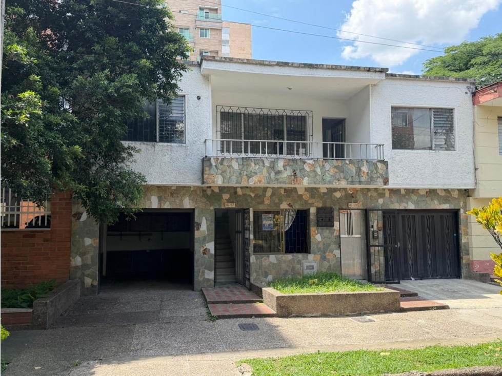 Se vende espaciosa casa en el Velódromo, Laureles