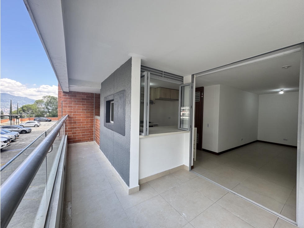 Tu refugio con terraza privada, luz y cero ruido mental