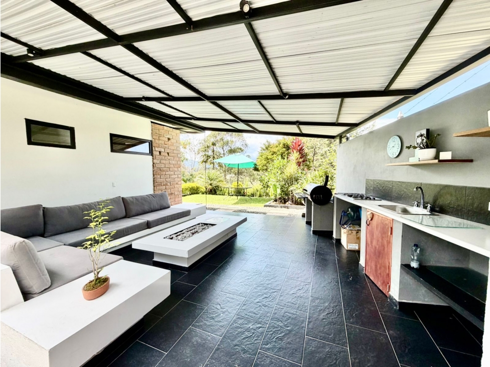 Moderna Casa de Solo Un Nivel, en El Retiro