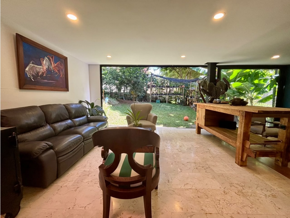 Casa parcialmente remodelada en venta, San Lucas - Poblado. — foto 2