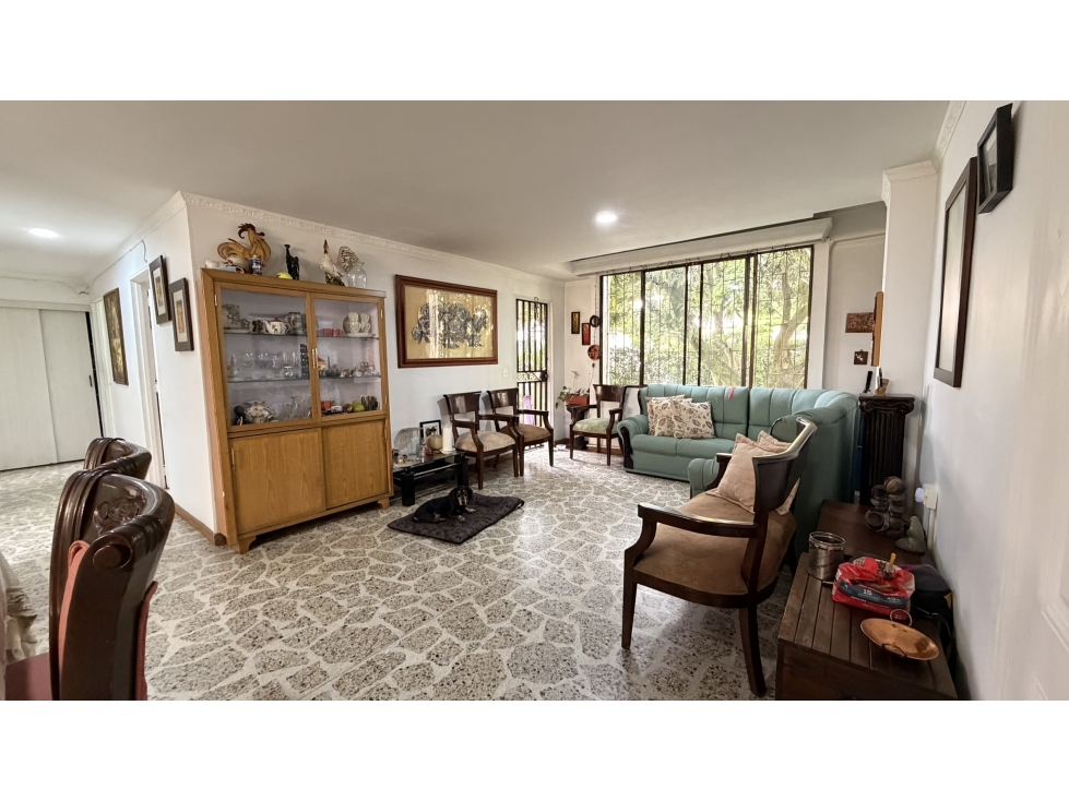 Apartamento con excelente ubicación en Los Colores