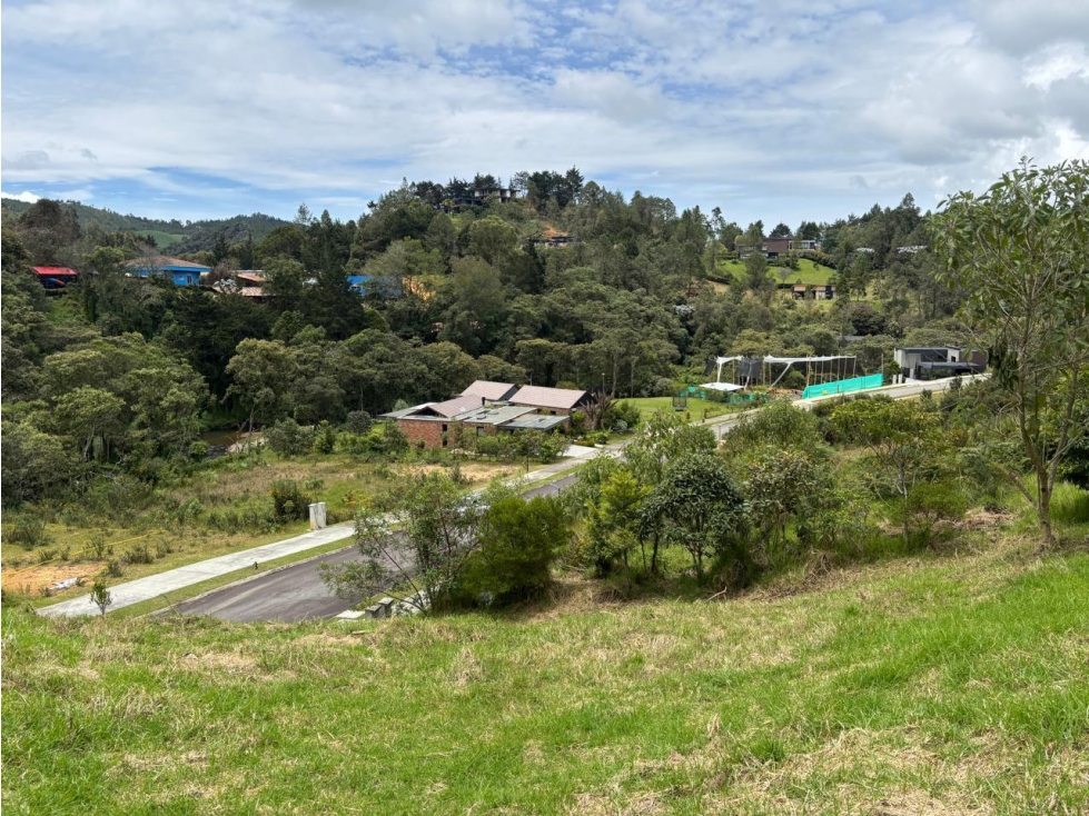 LOTE ESCOBERO EN PARCELACIÓN
