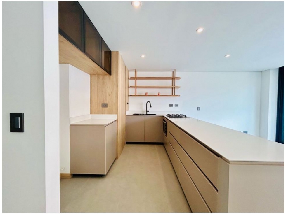 VENTA DE APARTAMENTO EN EDIFICIO EN LA CASTELLANA - MEDELLÍN