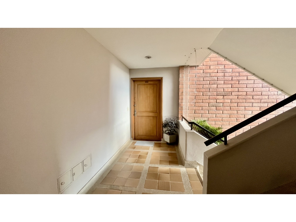 Apartamento de 3 alcobas para remodelar en el Poblado — foto 2