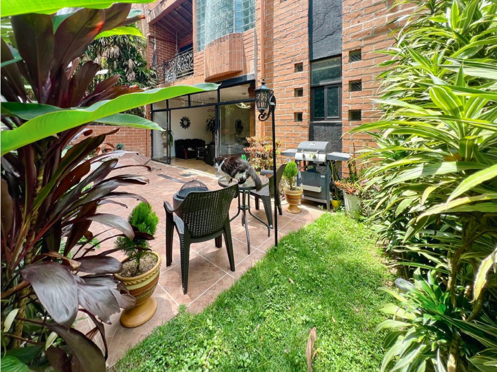 Exclusiva Casa con Jardin en Venta en El Poblado