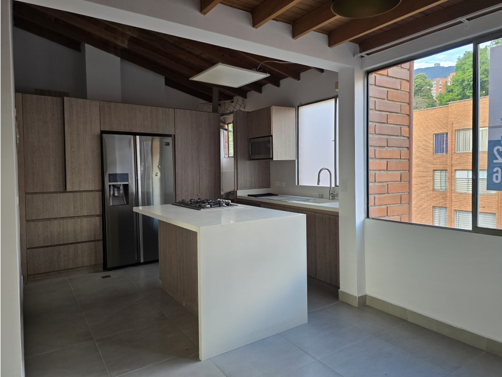 Apartamento con mezanine en venta, sector Envigado