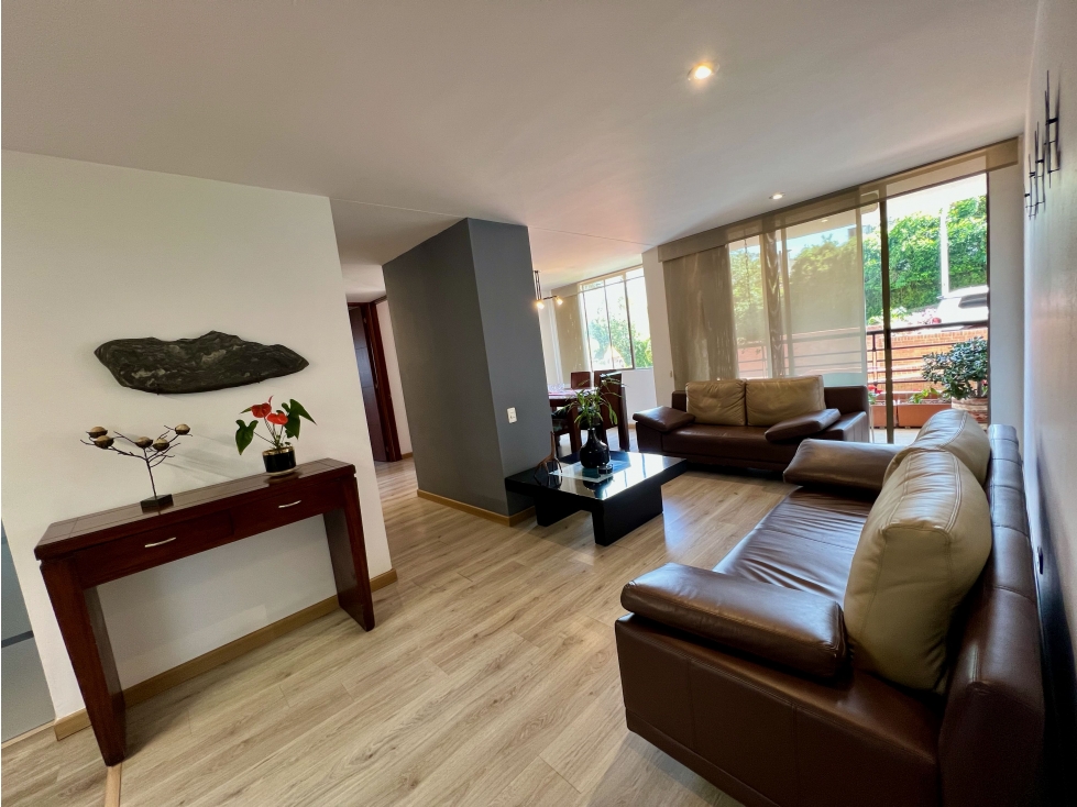 Apartamento remodelado en unidad completa.