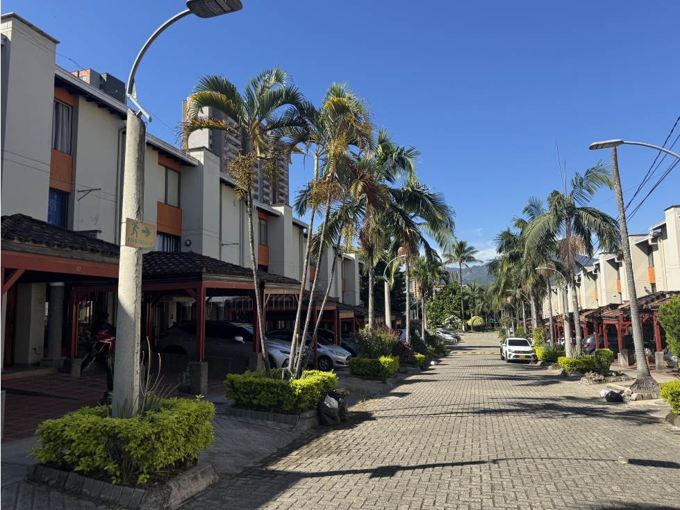 Amplia casa de 150 m² en unidad residencial con piscina