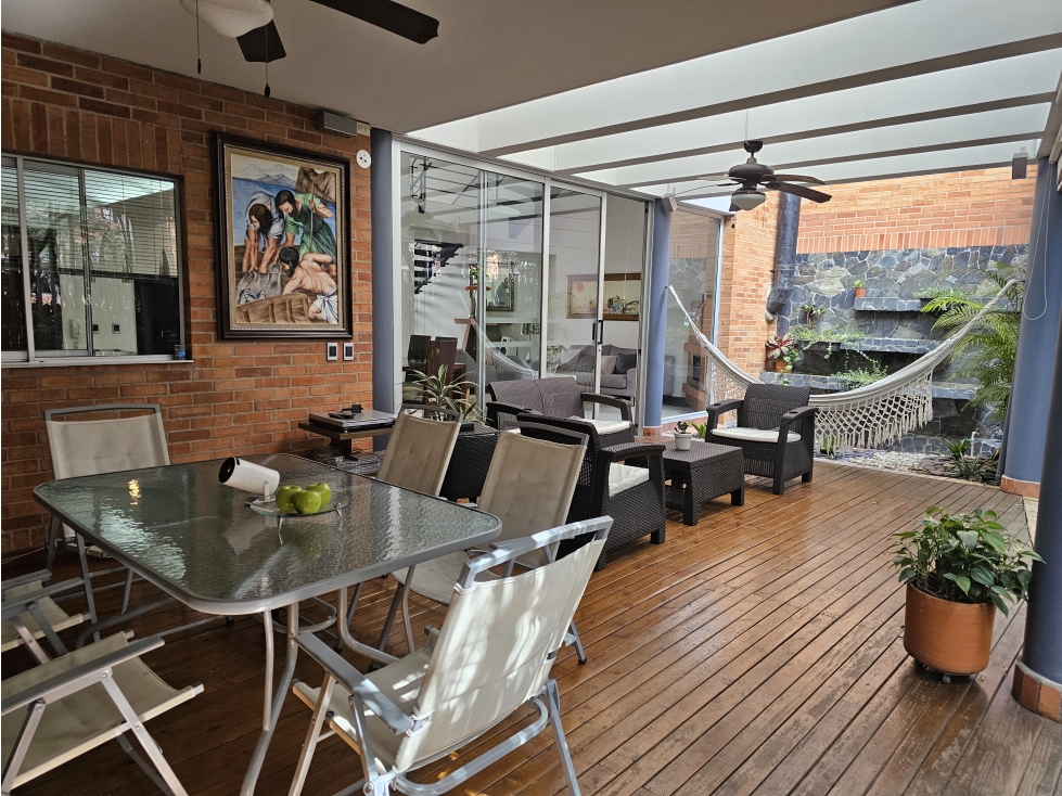 Casa de 3 pisos en unidad cerrada Sabaneta — foto 6