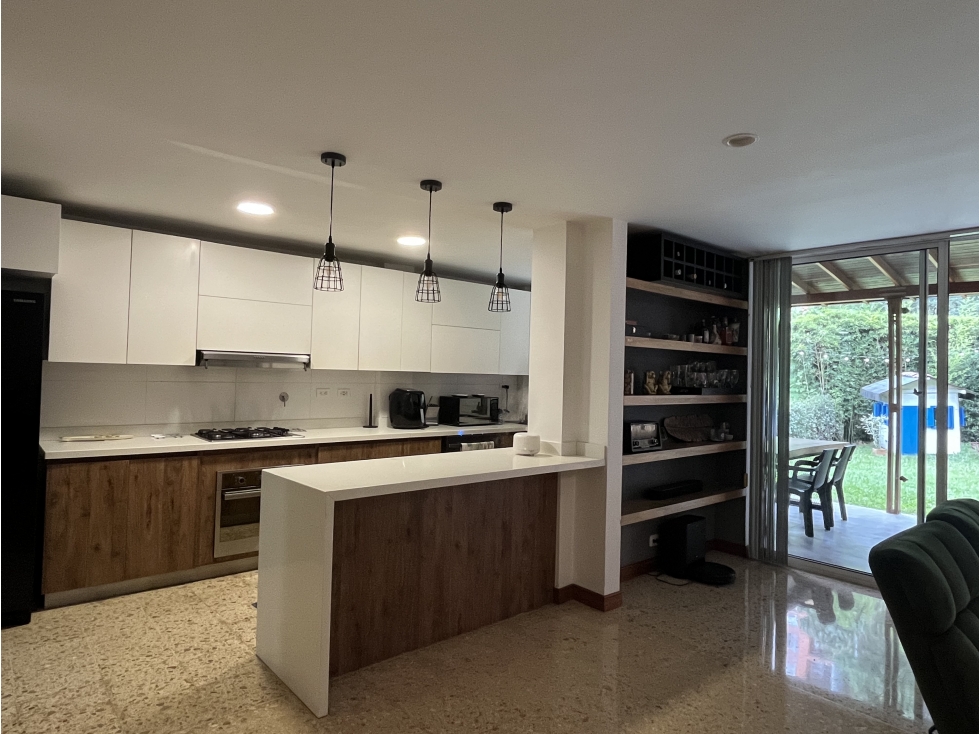 Casa remodelada con hermosa zona verde en la Transversal Superior — foto 3