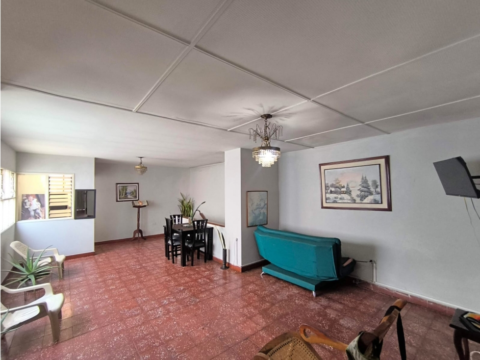 APARTAMENTO CON EXCELENTE UBICAION - 4 HABITACIONES. — foto 4