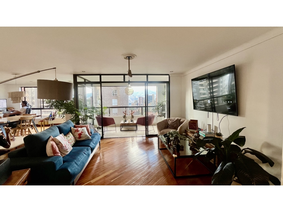 Apartamento de 3 alcobas para remodelar en el Poblado