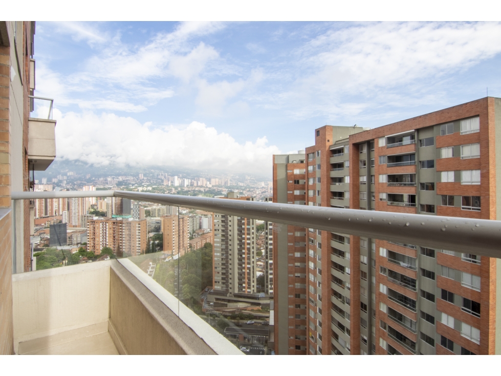 Hermoso apartamento con vista a la ciudad