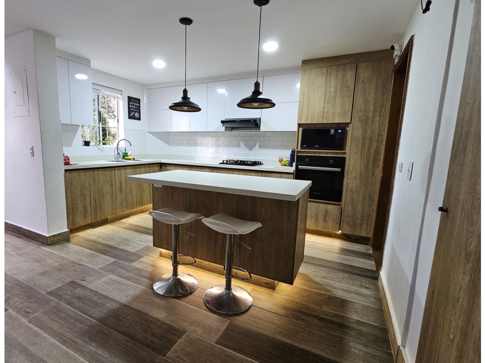 Última oportunidad: casa en El Poblado con Jacuzzi — foto 4