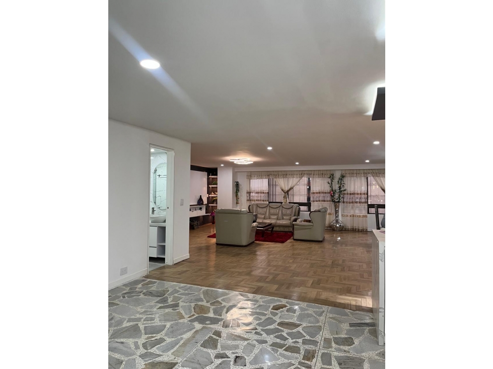 Apartamento remodelado frente a la Catedral de Medellín — foto 5