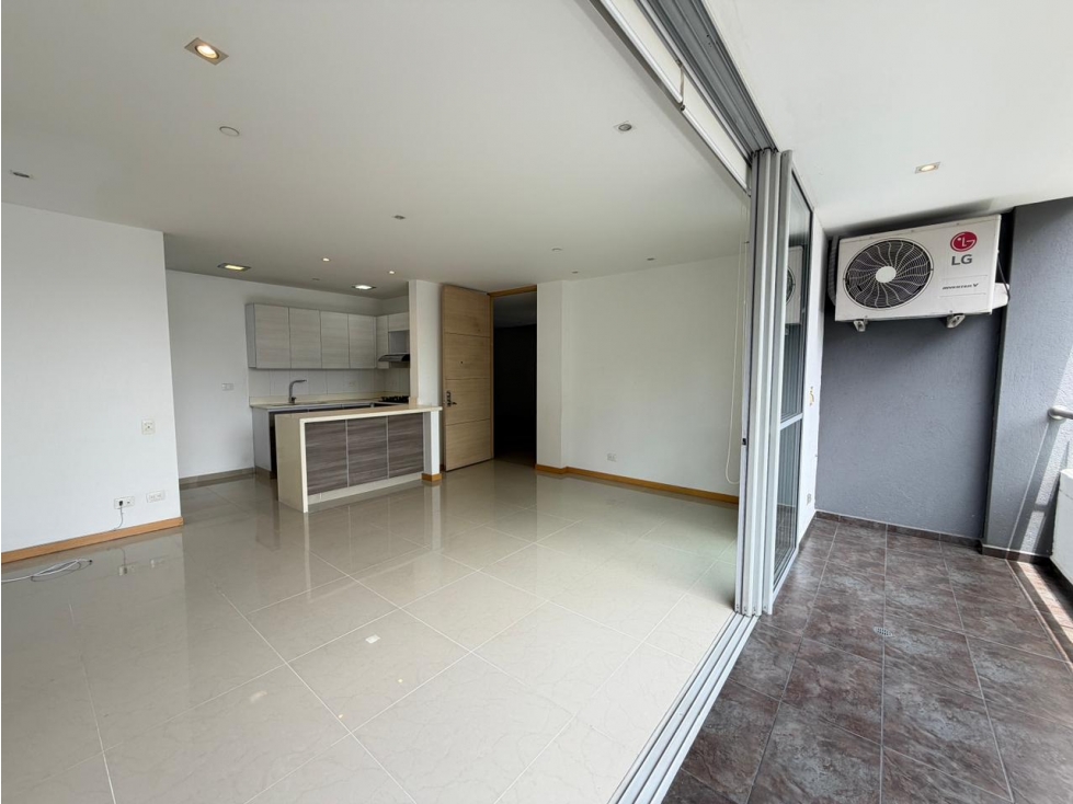 APARTAMENTO EN VENTA EN CASTROPOL, POBLADO — foto 3
