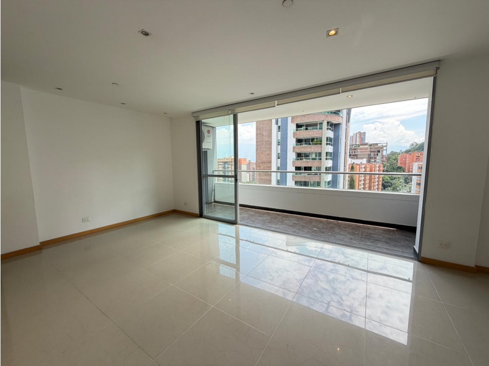 APARTAMENTO EN VENTA EN CASTROPOL, POBLADO — foto 4