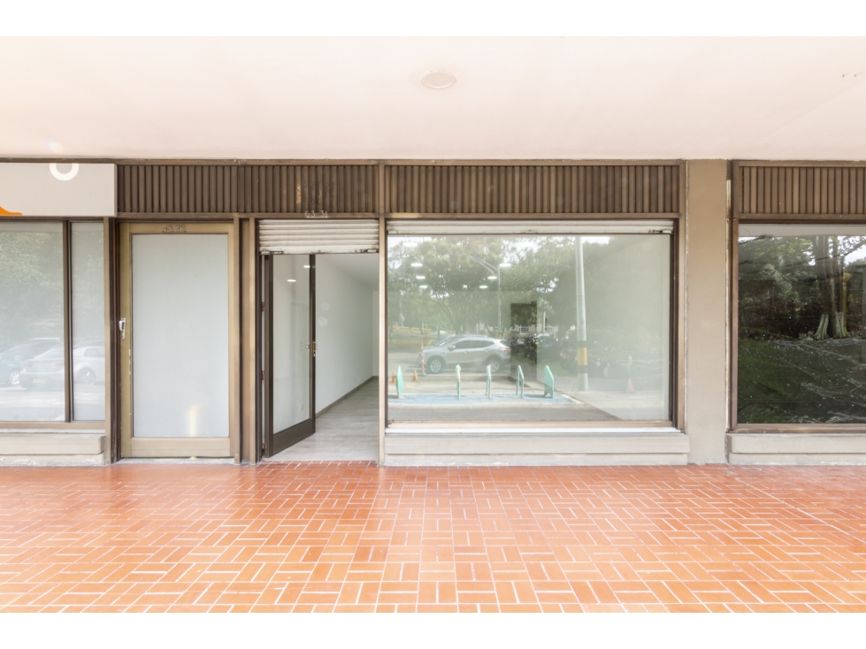 Local comercial en primer nivel en Suramericana