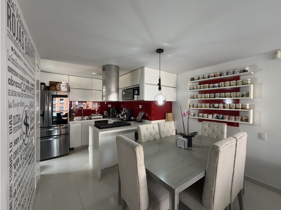 Apartamento en venta con 3 habitaciones en Castropol, cerca a todo.