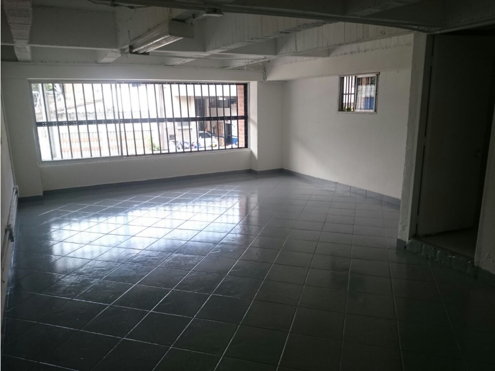 BODEGA DE TRES NIVELES EN BARRIO COLOMBIA — foto 2