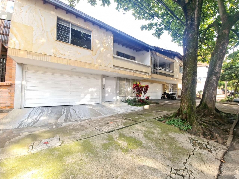 VENTA CASA LOTE 1 CUADRA DE ESTACION FLORESTA