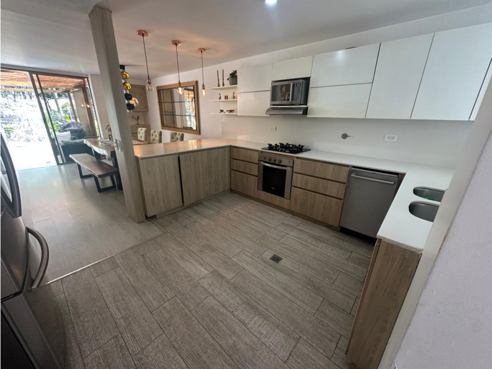VENDO HERMOSA CASA POBLADO - BALSOS - REMODELADA — foto 4