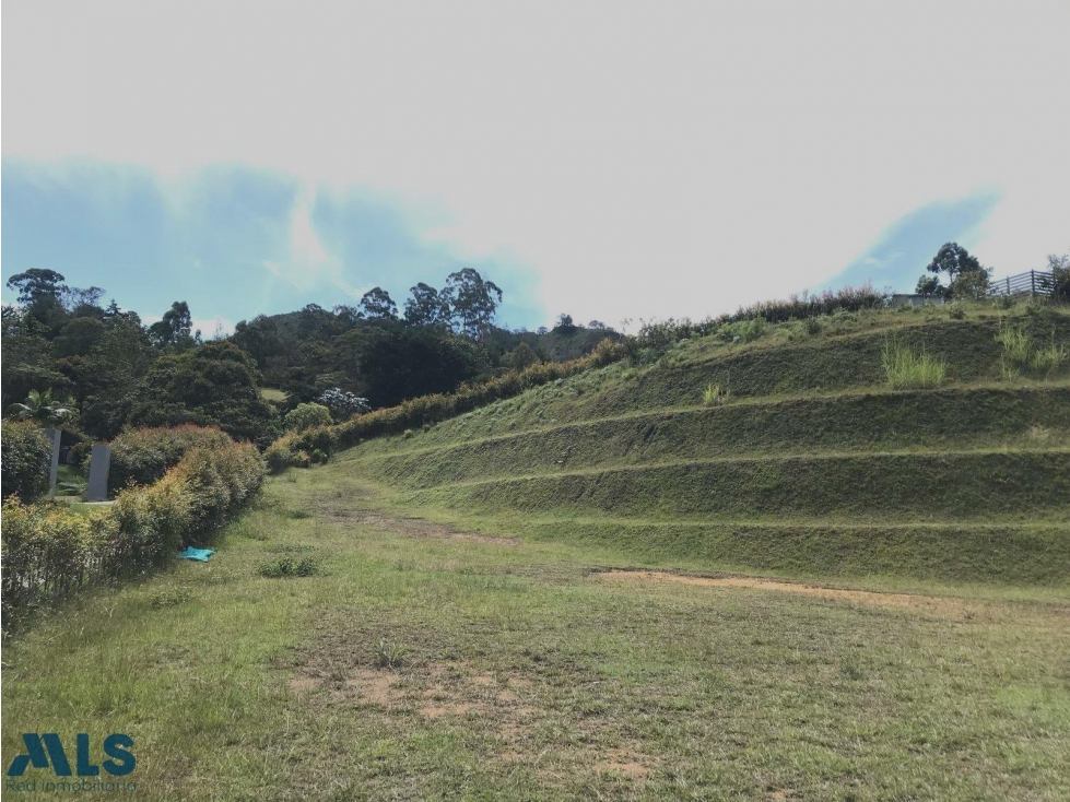Se vende lote en parcelación en la Ceja