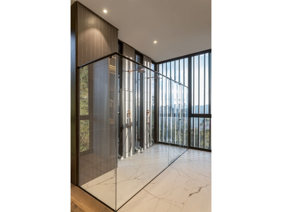 Exclusiva casa en El Poblado con hermosa vista a Medellin — foto 3