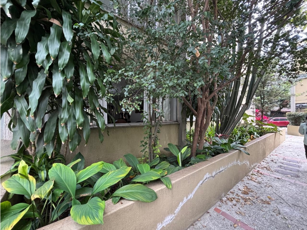 Apartamento en venta para remodelar, Aguacatala, Poblado. — foto 3