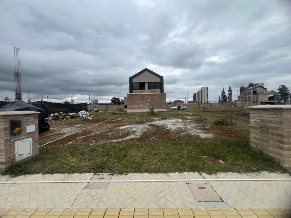 Lote Plano, Ubicación Central en Venta, San Antonio de Pereira — foto 2